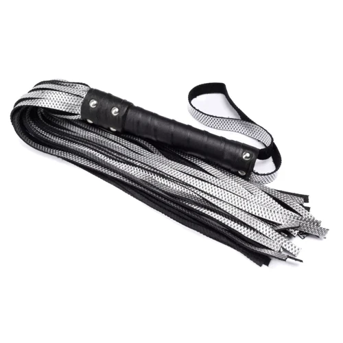 Флоггер из натуральной кожи Flirty Hard Leather - Black & Silver, BG-00036: Цвет серебристый