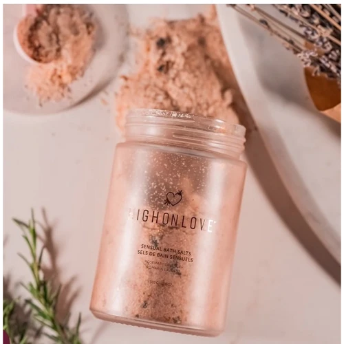 Розова сіль для ванни з маслом насіння канабісу Sensual Bath Salt, 500 г HighOnLove (Канада): Особливості С ароматом