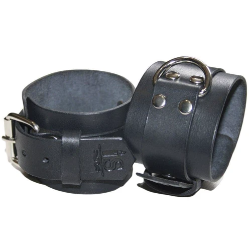 Кожаные наручники лайт Kiss Leather: Для кого Для пары