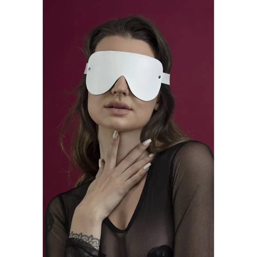 Маска закрытая Feral Feelings - Blindfold Mask, белая